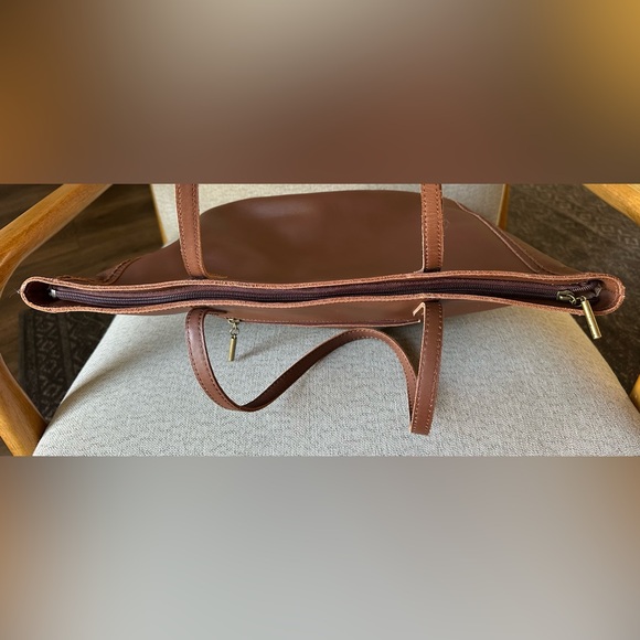 The Sak Faye Large Brown Leather Tote Bag with Double Straps and Zipper Top - Picture 11 of 15